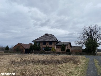 Piękny dom z siedliskiem nad rzeką Liswartą - garaż, stodoła, chlewnia