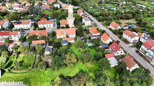 Dom bliźniak atrakcyjne położenie.