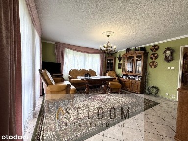 dom parterowy z garażem i oczkiem wodnym