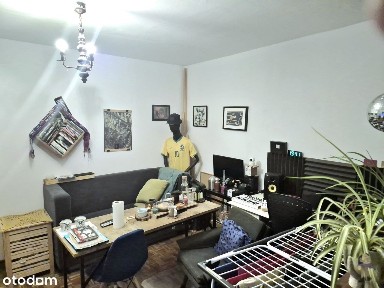 Dwustronne mieszkanie z dużym balkonem, w niskim budynku