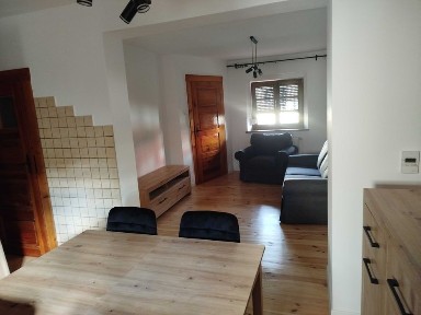 dom w zabudowie szeregowej: 3 pokoje, 2 łazienki, dobra lokalizacja