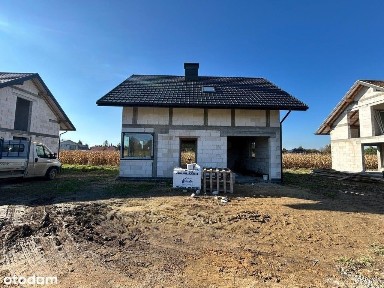 Dom z garażem w spokojnej okolicy.Dostępny od już!