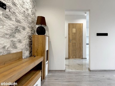 Sprzedaż/wynajem - Jasna Kawalerka na I Piętrze Po Generalnym Remoncie