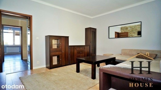 Trzy rozkładowe pokoje do zamieszkania