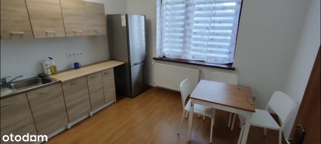 Łazy dwupokojowe, urządzone mieszkanie z ogrodem i parkingiem