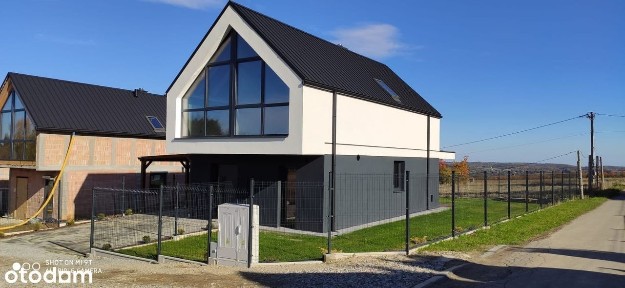 Nowoczesny dom w kameralnej okolicy