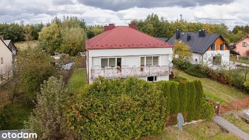 Dom w Radłowie z budynkiem gospodarczym