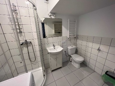 Umeblowana kawalerka bez czynszu - parter, ogrzewanie w cenie