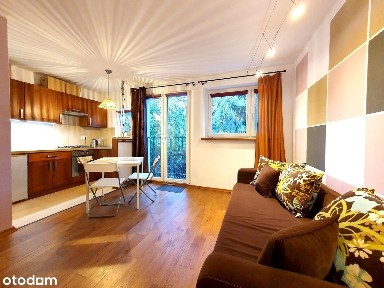 Kawalerka z ogródkiem przy rynku czeka na Ciebie!