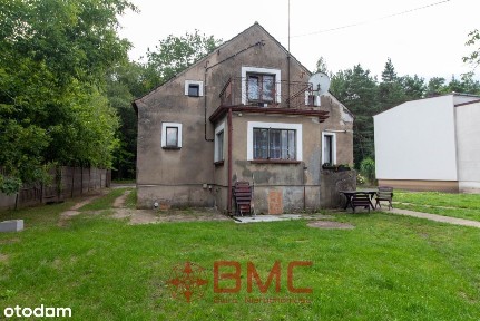 Herby dom z potencjałem na przeciw lasu