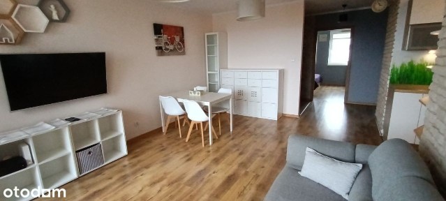 3 przestronne pokoje z dużym balkonem