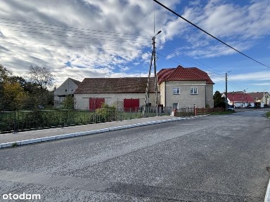 Budynek wolnostojący wraz zabudowaniami