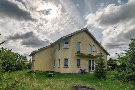 Dom wolnostojący na sprzedaż, spokojna okolica, Złotów