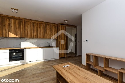 Kawalerka z balkonem w bloku z windą - Drabinianka