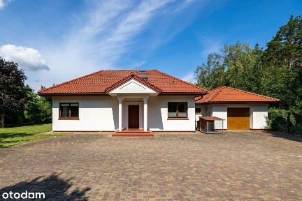 Urokliwy dom z garażem przy lesie