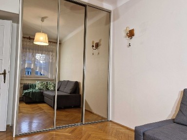 Ciche dwupokojowe z niezależną widną kuchnią, ul. Nowolipie.