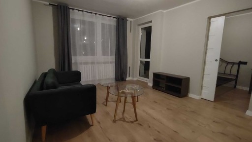 Mieszkanie 2p. duży balkon, niski blok z windą. Piasty