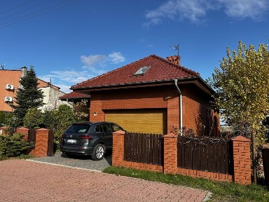 Dom wolnostojący z garazem na dwa auta, piwnica, klimatyzacja, pompa