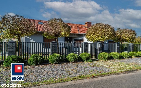 Dom, 200 m², Łaziska