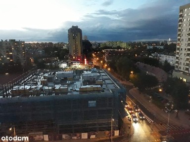 Blok z 2008r blisko Uniwersytetu WSB ochrona monitoring