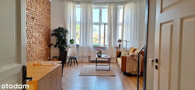 JEŻYCE | KAMIENICA | WINDA | KLIMATYZACJA | ŚWIATŁOWÓD | ANTRESOLA