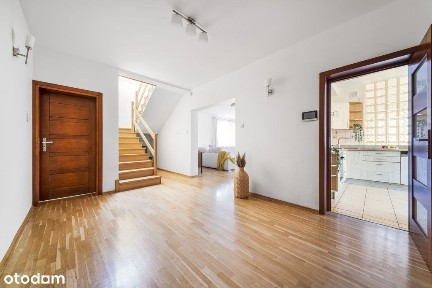 Sprawdź >>> Dom wolnostojący, 6 pokoi, 2 garaże