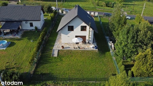 Nowoczesny dom z garażem w pięknej okolicy