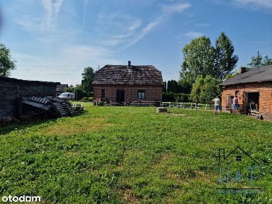 Gospodarstwo rolne z budynkami gospodarczymi