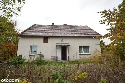 Dom wolnostojący z dużym ogrodem.