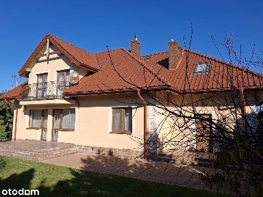 Uroczy DOM w pięknej okolicy, do zamieszkania.