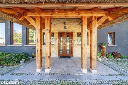 Nowoczesność i komfort kryte strzechą.