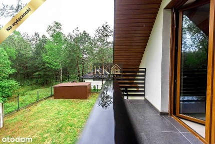 Nowoczesny dom z widokiem na las