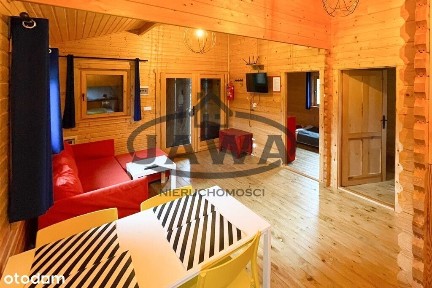 Domek całoroczny w otoczeniu pól, lasów i jezior.