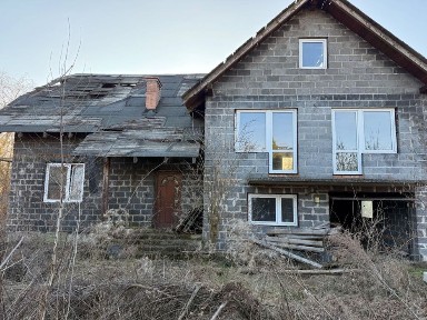 Dom stan surowy. OSIEK okolice Oświęcimia Duża działka 2454 metry.