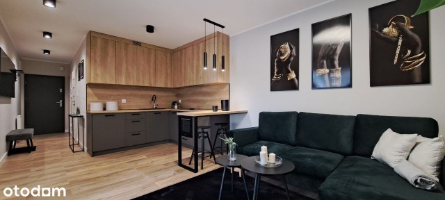 Klimatyzowane z garderobą i balkonem - OGRODY