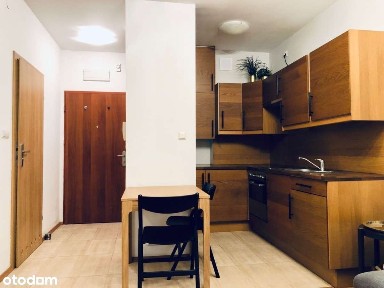 Wygodne mieszkanie z balkonem i garażem