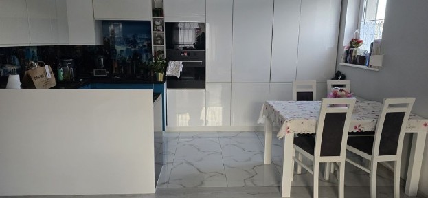 Sprzedam przestronne 2 pokojowe mieszkanie w spokojnej okolicy