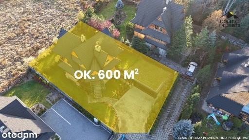 Drewniany dom w Kościelisku z widokiem na Giewont