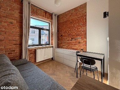 Klimatyczna kawalerka w odrestaurowanej kamienicy w centrum Piaseczna!