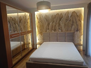 Skrajny szereg z garażem i parkingiem, super lokalizacja.