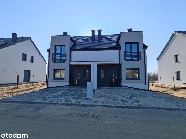 Nowy dom w zabudowie bliźniaczej.