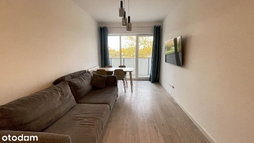 3-pok Dożynkowa, Klecina, z widokiem na zieleń