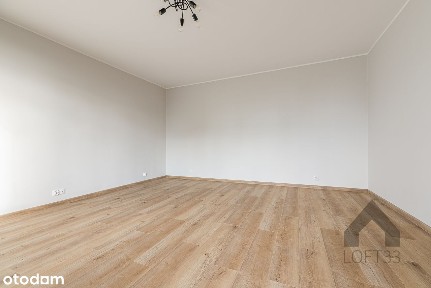 Przestronna kawalerka z balkonem w budynku z windą na osiedlu Stałym