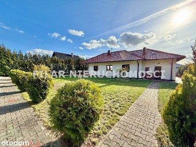 Parterowy dom w Koźlicach przy lesie.
