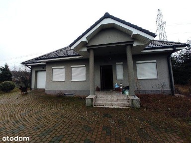 Nieruchomość zabudowana budynkiem mieszkalnym.