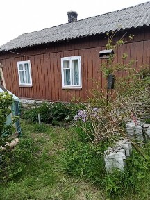 Dom drewniany, budynek murowany