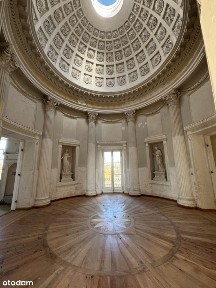 Pałac z pięknym parkiem