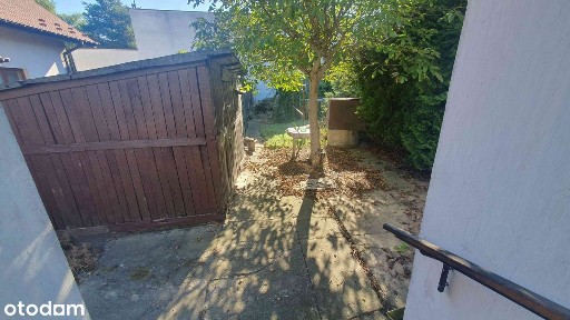 Nie duży dom w centrum z piwnicą i strychem