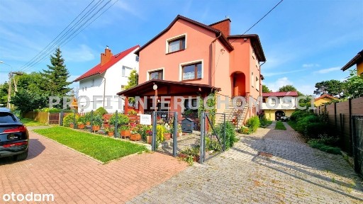 Dwa domy wolnostojące o charakterze pensjonatowym