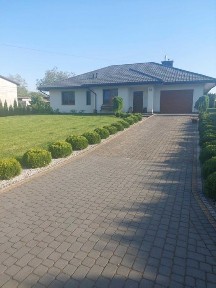 Dom parterowy z dużą działką - Koniemłoty